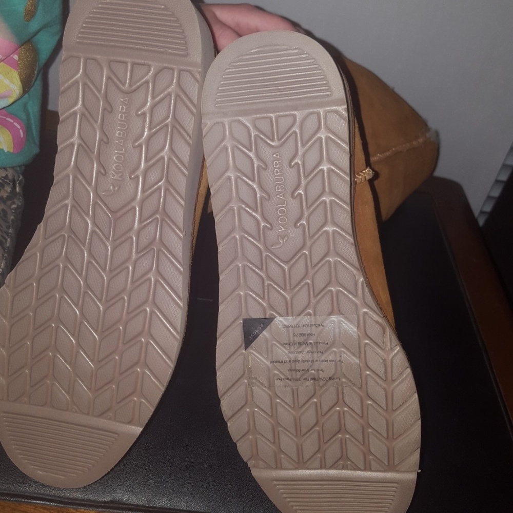 UGG Boots - Picture 4 of 4